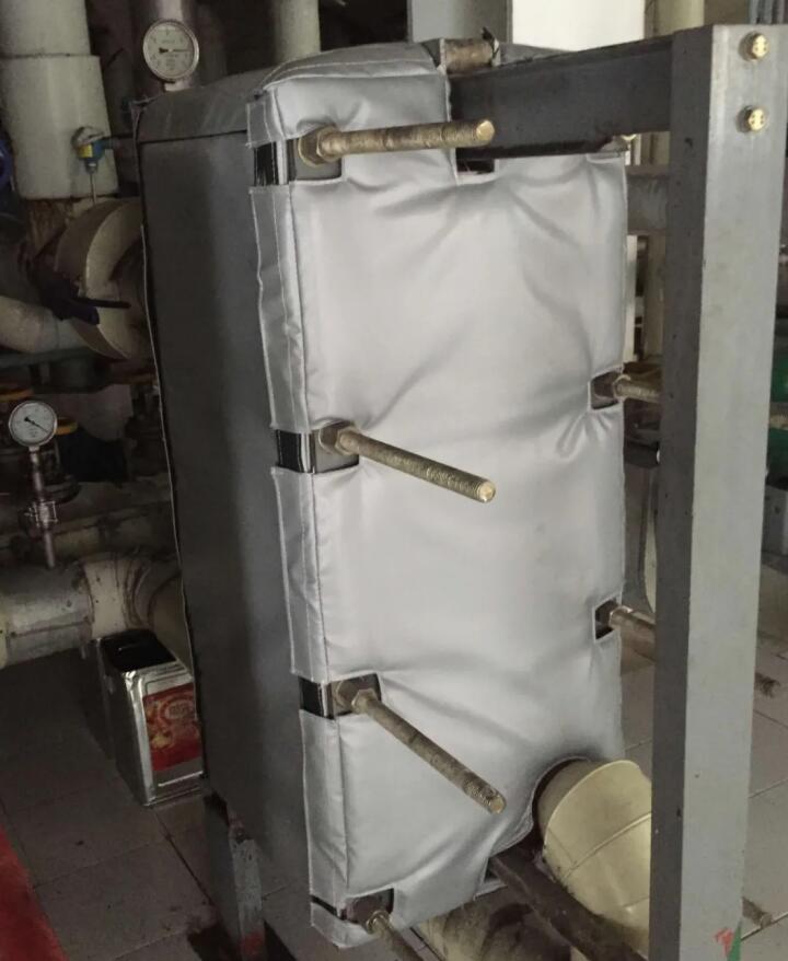 板式<a href=http://m.cprl.com.cn/e/tags/?tagname=%E6%8D%A2%E7%83%AD%E5%99%A8%E4%BF%9D%E6%B8%A9 target=_blank class=infotextkey>換熱器保溫</a>套